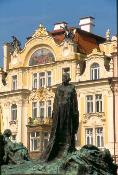 Statua nella Starometske Namesti